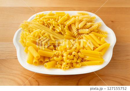 いろいろなマカロニ　多種類　パスタ　炭水化物 127155752