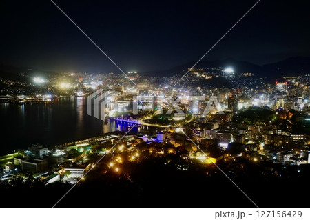 長崎の夜景・展望台からの眺望（長崎県・長崎市） 127156429