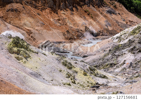 北海道登別市、噴気が少ない登別地獄谷【6月】 127156681