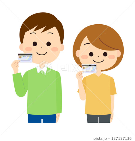 マイナンバーカードを手に持つ男性と女性 127157136