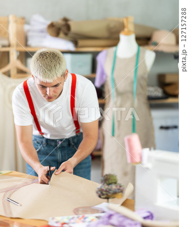 Male tailor cutting paper Male tailor cutting paper 127157288