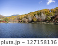 秋の青空と蓼科湖紅葉 127158136