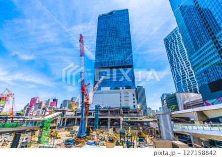 日本の東京都市景観 消滅…さよなら渋谷駅西口。中央のビルの解体で、山手線ホームが一望 127158842