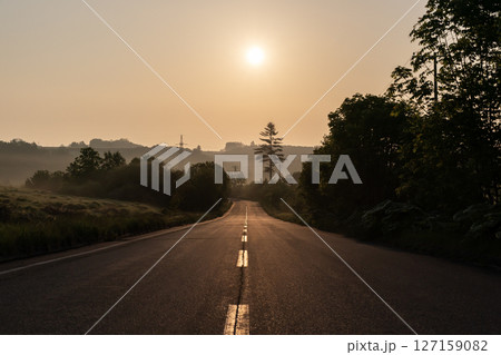 十勝平野の道 127159082