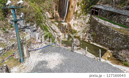 岡山県新見市【絹掛の滝】撮影2025年4月_ドローン空撮_ OKANIIKINUTA_No02 127160043