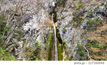 岡山県新見市【絹掛の滝】撮影2025年4月_ドローン空撮_ OKANIIKINUTA_No07 127160048