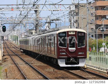 阪急京都線　南茨木駅付近を走る2300系特急 127162068