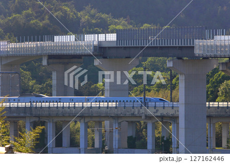 東広島呉自動車道と山陽新幹線の立体交差 127162446