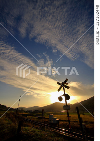 夕暮れ時のローカル線 夕暮れ時のローカル線 127162449