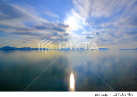 大芝島から望む 月あかりに浮かぶ とびしま海道 大芝島から望む 月あかりに浮かぶ とびしま海道 127162469