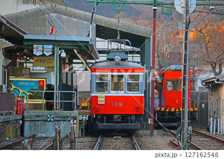 箱根登山電車 強羅駅に停車中の車両 箱根登山電車 強羅駅に停車中の車両 127162548