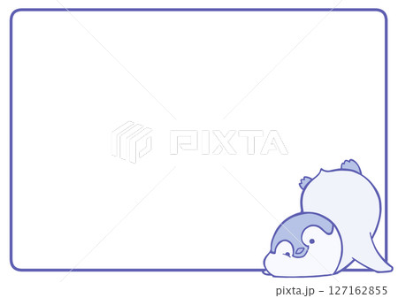 こけてるコウテイペンギンの赤ちゃんのフレーム背景(青色) 127162855