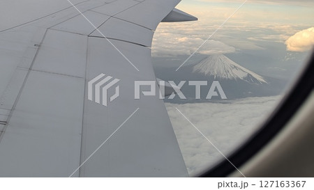 飛行機から見る富士山 127163367