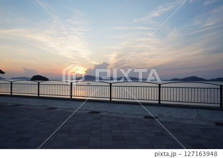 瀬戸内海の夕景 127163948