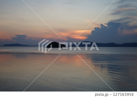 瀬戸内海の夕景 127163958