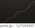 漆黒に流れる金の曲線｜和モダン背景 127164265