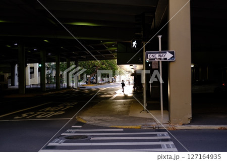 海外の横断歩道 127164935