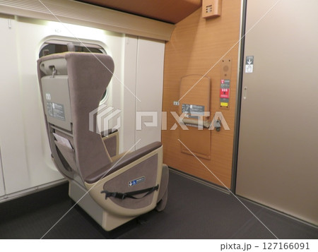 電車 椅子 電車 椅子 127166091