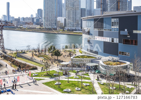 晴れた日の豊洲の街並み 127166783