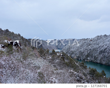冬の日本の中部の観光名所恵那峡の風景 127168701