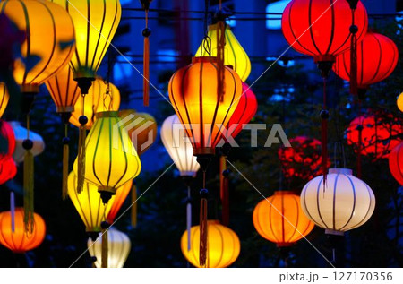 夜のアジアンなランタン祭り・フェスティバル 夜のアジアンなランタン祭り・フェスティバル 127170356