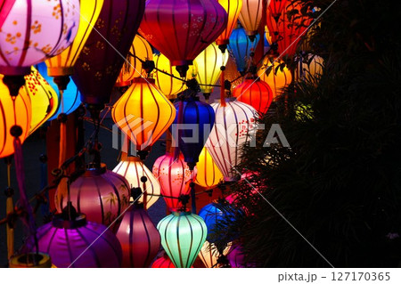 夜のアジアンなランタン祭り・フェスティバル 127170365
