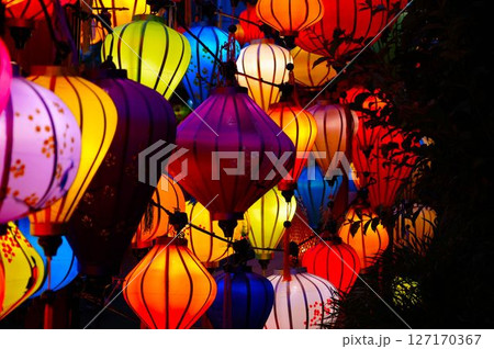 夜のアジアンなランタン祭り・フェスティバル 127170367
