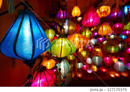 夜のアジアンなランタン祭り・フェスティバル 127170376
