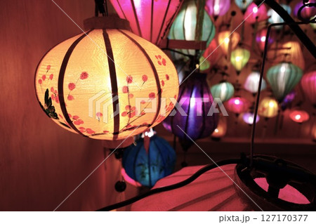 夜のアジアンなランタン祭り・フェスティバル 127170377