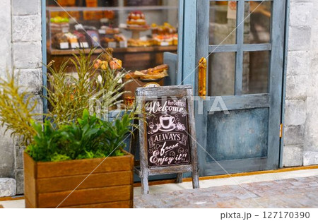 カフェの店先のミニチュア カフェの店先のミニチュア 127170390