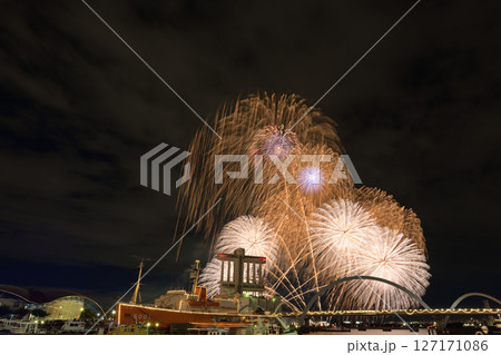 花火と音楽の共演　＜ISOGAI花火劇場　名古屋港＞ 127171086