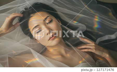 虹のベールに包まれた女性の幻想的なポートレート（AI生成画像） 127171476