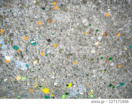 Colorful bright spots of powder paint on the asphalt. texture colored drops of paint on asphalt. Colorful bright spots of powder paint on the asphalt. texture colored drops of paint on asphalt. 127171886