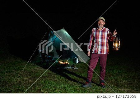 ソロキャンプ　シニア 127172659