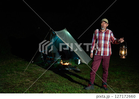 ソロキャンプ　シニア 127172660