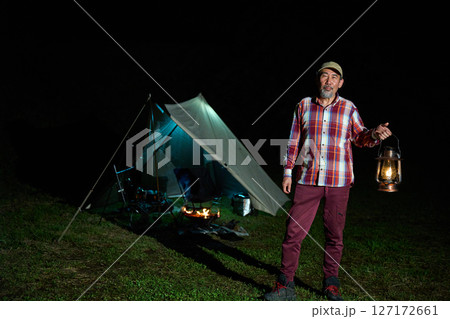 ソロキャンプ　シニア 127172661
