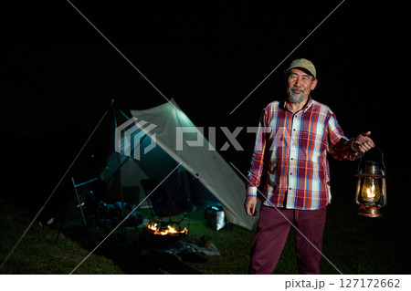 ソロキャンプ　シニア 127172662