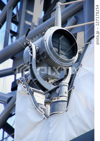 発光信号と探照機能を兼ねる… 練習艦『しまかぜ』の信号探照燈 発光信号と探照機能を兼ねる… 練習艦『しまかぜ』の信号探照燈 127178254