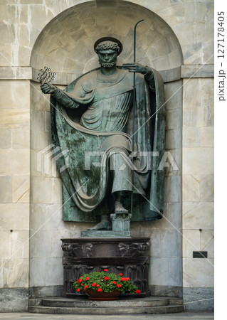 Statue of Saint Ambrose at Basilica di Sant Ambrogio, Milan Statue of Saint Ambrose at Basilica di Sant Ambrogio, Milan 127178405