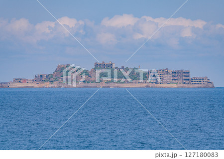 (長崎県)洋上に浮かぶ端島(軍艦島)・はしま(ぐんかんじま)(産業革命遺産) (長崎県)洋上に浮かぶ端島(軍艦島)・はしま(ぐんかんじま)(産業革命遺産) 127180083