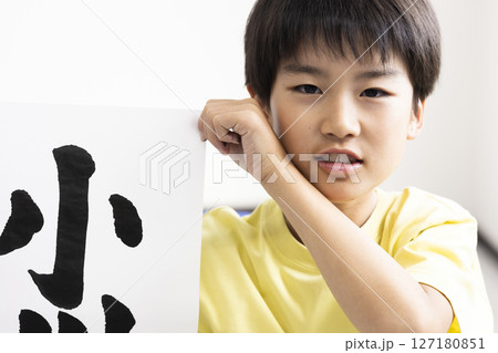 書道をする子ども 書道をする子ども 127180851
