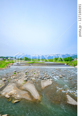 初夏の矢代川と妙高山 新潟県妙高市 初夏の矢代川と妙高山 新潟県妙高市 127180891