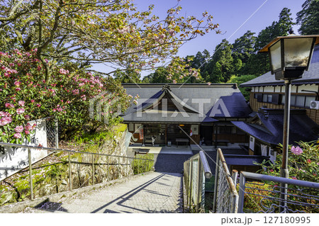 四国八十八箇所60番 横峰寺 納経所 愛媛県西条市 四国八十八箇所60番 横峰寺 納経所 愛媛県西条市 127180995