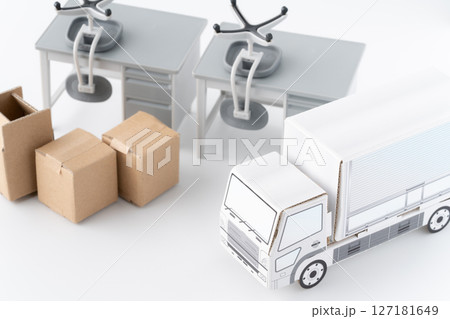 オフィスの引っ越しのイメージのミニチュア 127181649