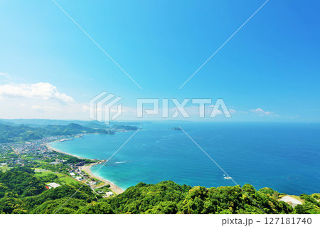 千葉県　青空と青い海の房総半島（鋸山からの展望） 127181740