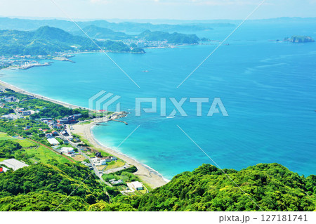 千葉県　青空と青い海の房総半島（鋸山からの展望） 127181741
