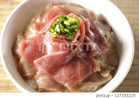 鮪の赤身と中トロの丼ぶり 鮪の赤身と中トロの丼ぶり 127183220