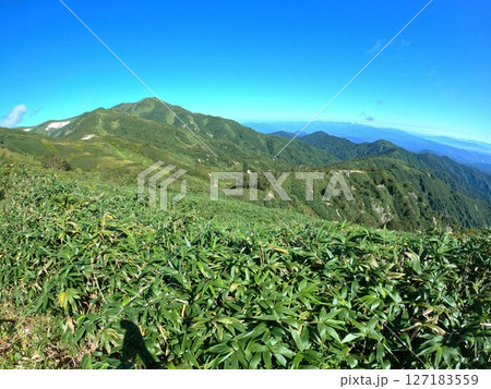 飯豊連峰の種蒔山からの本山と地蔵岳 飯豊連峰の種蒔山からの本山と地蔵岳 127183559