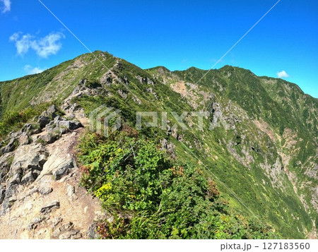 飯豊連峰の剣ヶ峰から三国岳への稜線 飯豊連峰の剣ヶ峰から三国岳への稜線 127183560