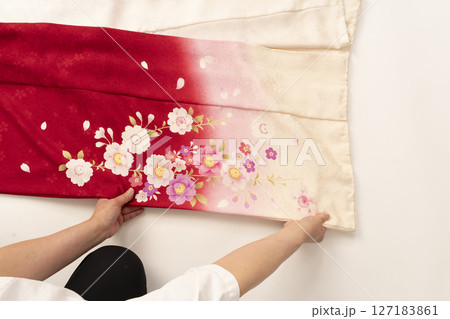 振袖のたたみ方　本だたみ　（振袖） 127183861